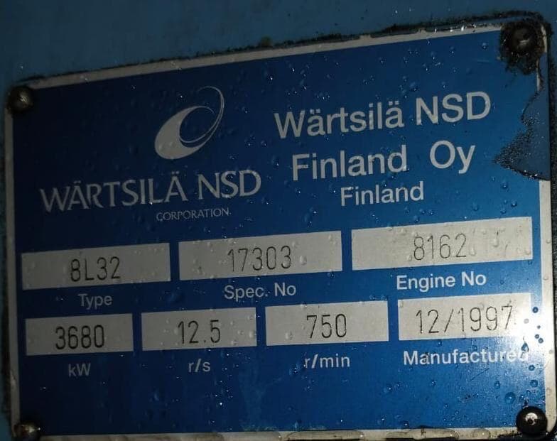 Wartsila 8L32 engine nameplate showing model and rating details